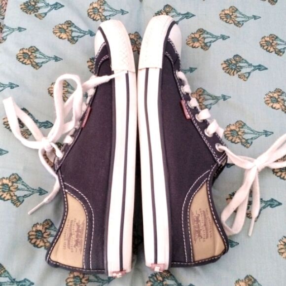 Levi's Sneakers  - Picture 3 of 12